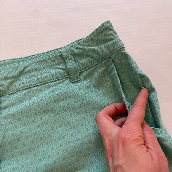 Light Green Cotton Geometric Print Chino Shorts, Pockets, Belt Loops, Size 10 - Picture 5 of 11